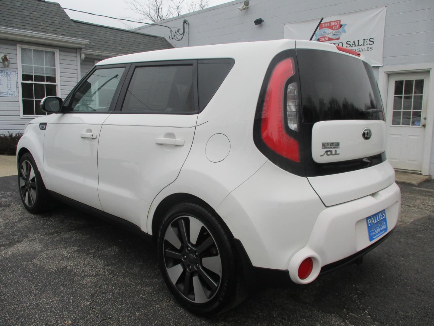 2015 WHITE Kia Soul (KNDJX3A56F7) with an 2.0L L4 DOHC 16V engine, AUTOMATIC transmission, located at 540a Delsea Drive, Sewell, NJ, 08080, (856) 589-6888, 39.752560, -75.111206 - Photo#2